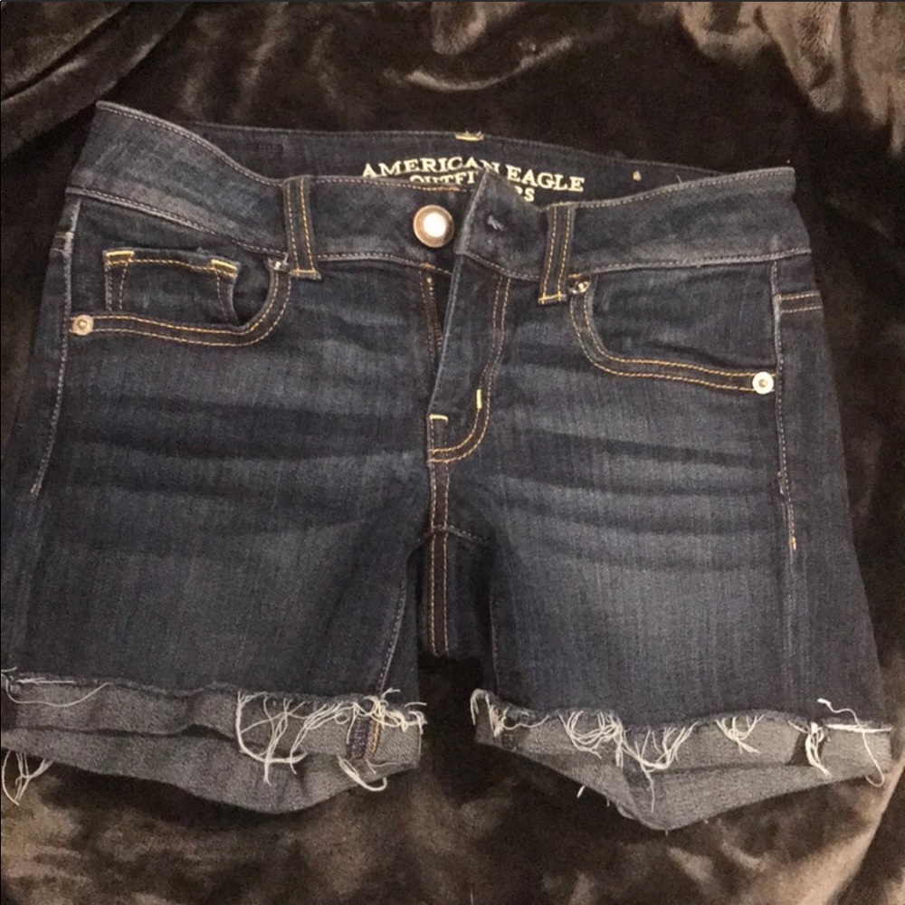 4/$20 SALE American Eagle Frayed Hem Shorts